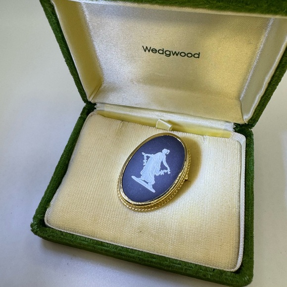 VERY RARE Black bassalt Wedgwood cameo gold filled pin brooch pin pendant - Picture 10 of 11